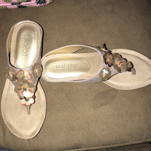 👡CLOSET CLOSING!! 👡 NWT by Kenneth Cole Reaction - Picture 2 of 4